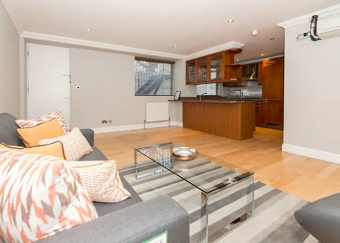 One Bedroom Hyde Park Apartment