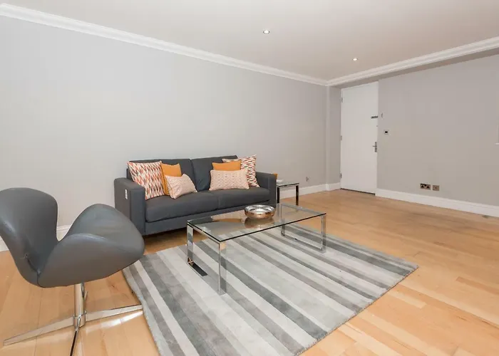 One Bedroom Hyde Park Apartment