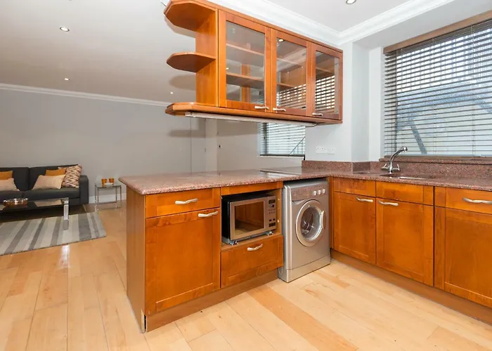 One Bedroom Hyde Park Apartment